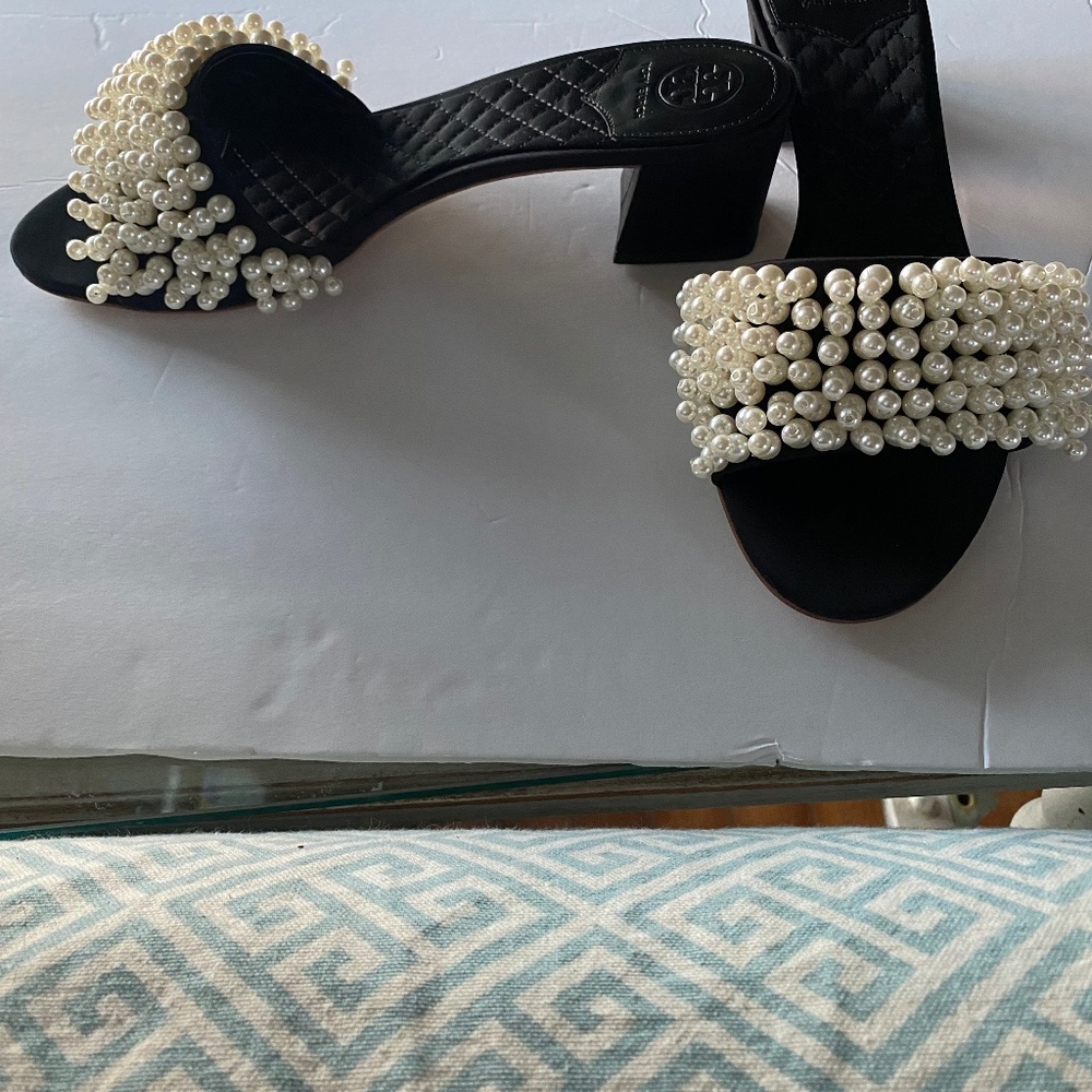 New! Never Worn!!!Tory Burch gorgeous pearl sandles with quilted insoles